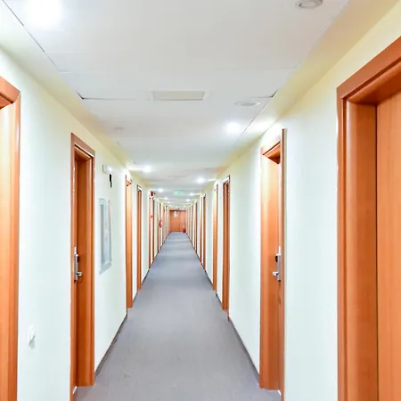 Zenith Hotel Mamaja
