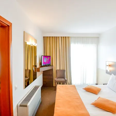 Zenith Hotel 4*